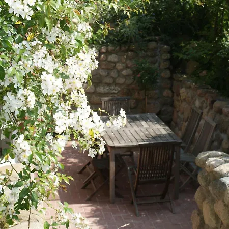 In Mit Garten Und Terrasse *